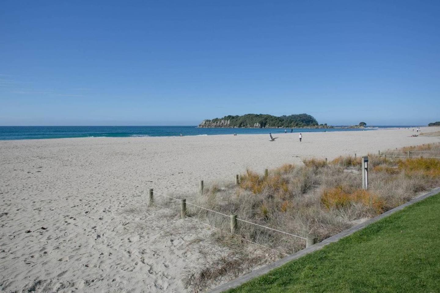 Luxury Ocean & Harbour Views - Heated Pool, Main Beach & Gym Mount Maunganui Exterior photo
