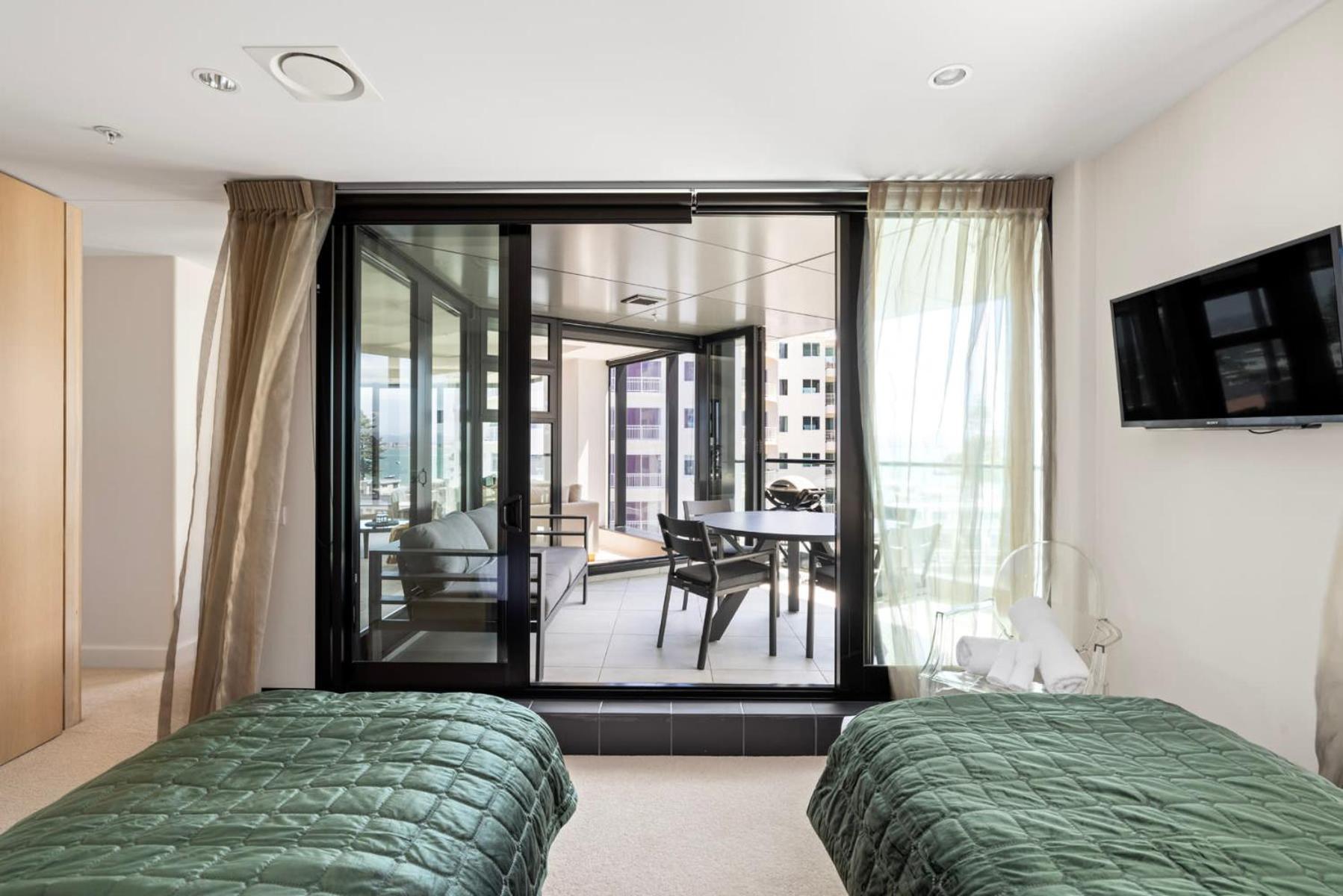 Luxury Ocean & Harbour Views - Heated Pool, Main Beach & Gym Mount Maunganui Exterior photo