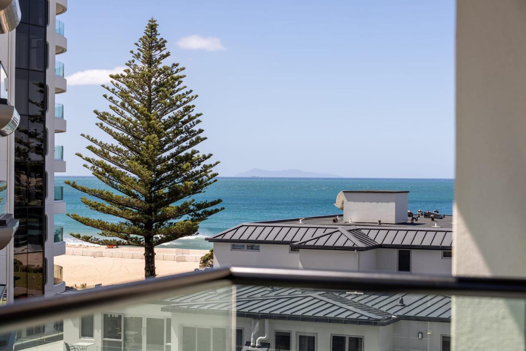 Luxury Ocean & Harbour Views - Heated Pool, Main Beach & Gym Mount Maunganui Exterior photo