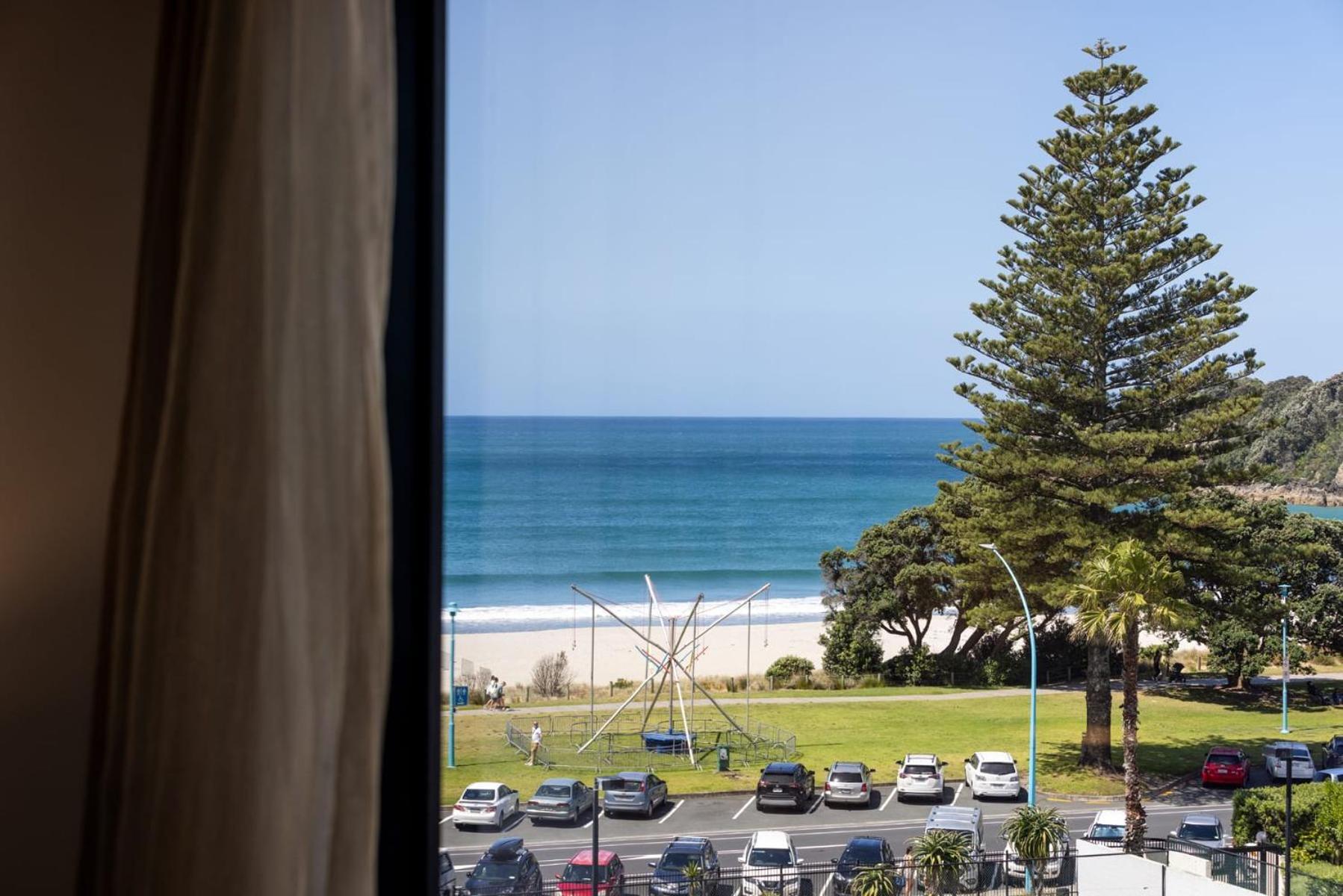 Luxury Ocean & Harbour Views - Heated Pool, Main Beach & Gym Mount Maunganui Exterior photo