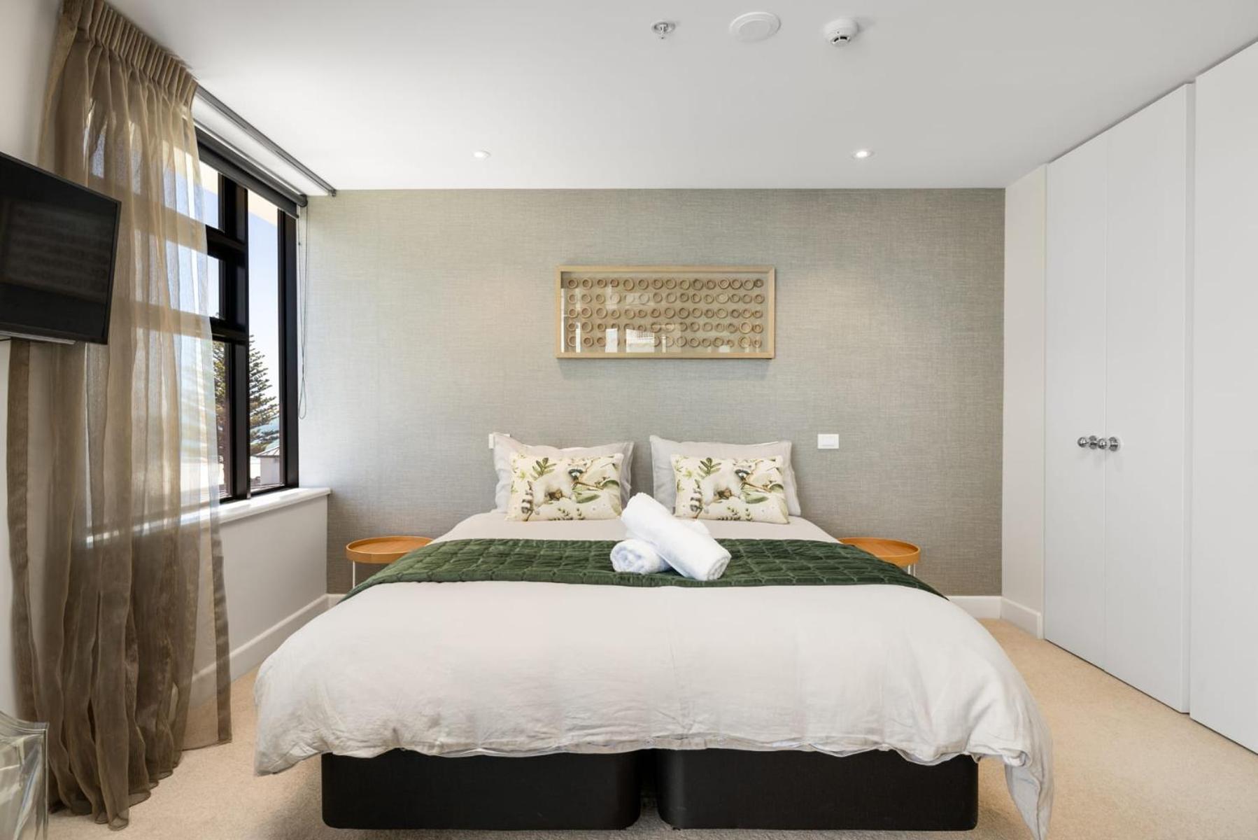 Luxury Ocean & Harbour Views - Heated Pool, Main Beach & Gym Mount Maunganui Exterior photo