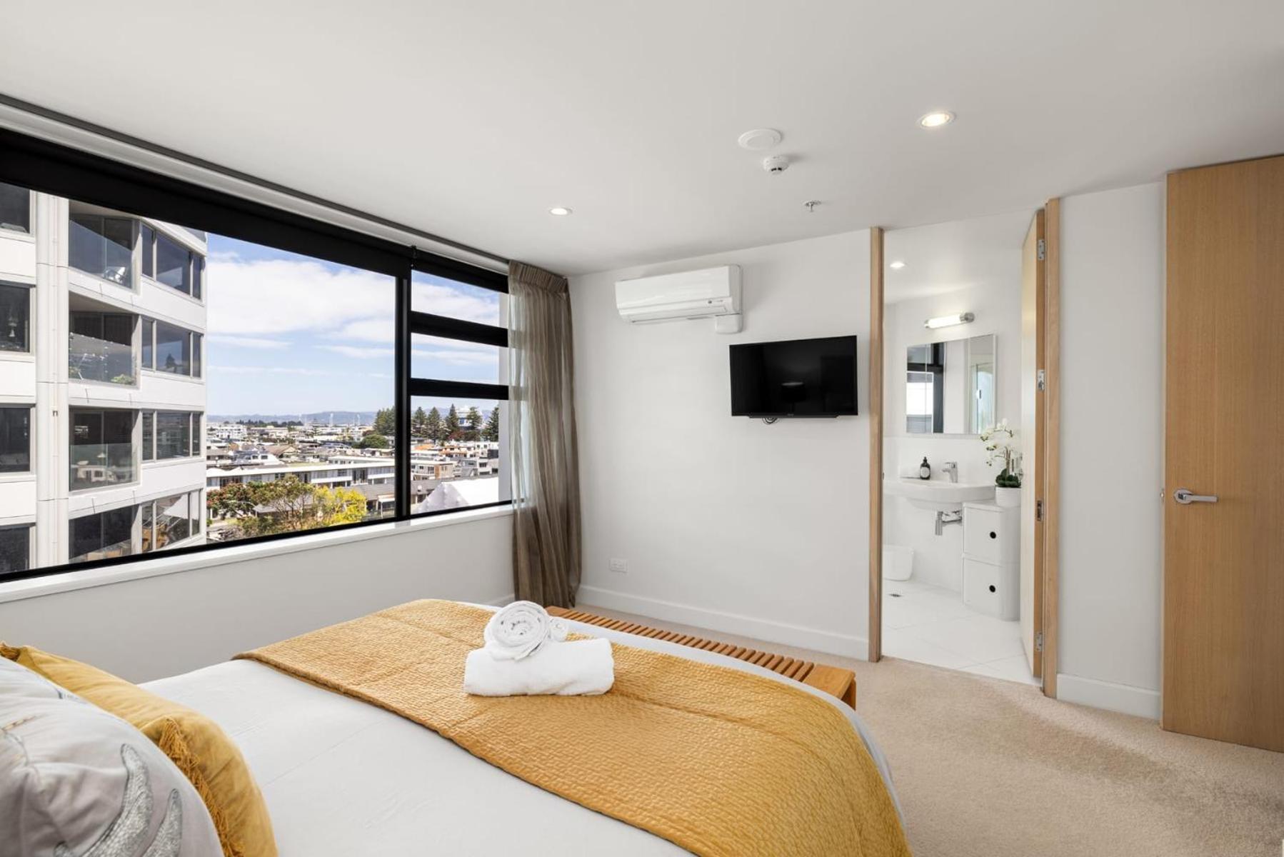 Luxury Ocean & Harbour Views - Heated Pool, Main Beach & Gym Mount Maunganui Exterior photo