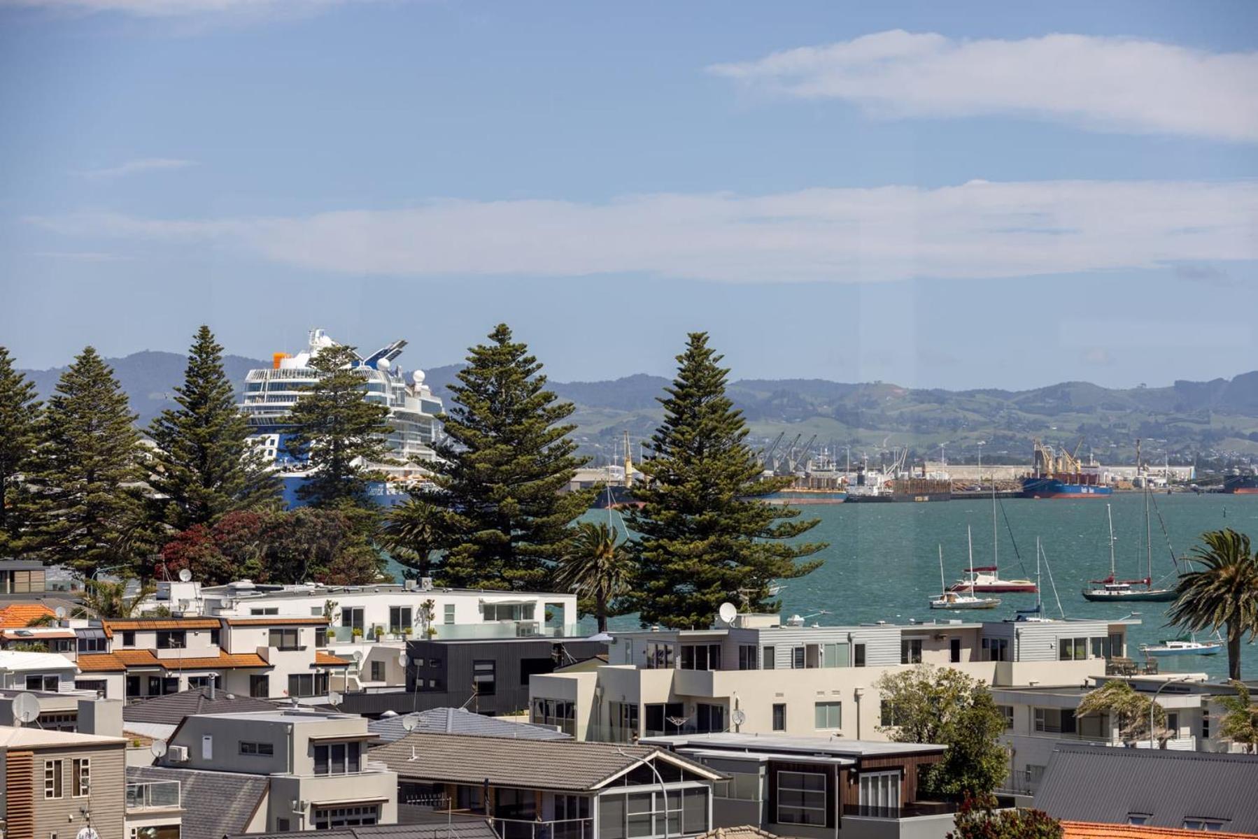Luxury Ocean & Harbour Views - Heated Pool, Main Beach & Gym Mount Maunganui Exterior photo