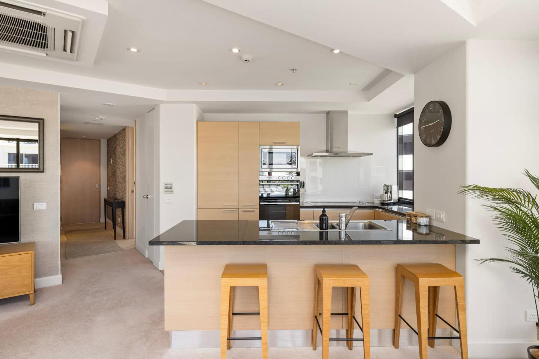 Luxury Ocean & Harbour Views - Heated Pool, Main Beach & Gym Mount Maunganui Exterior photo