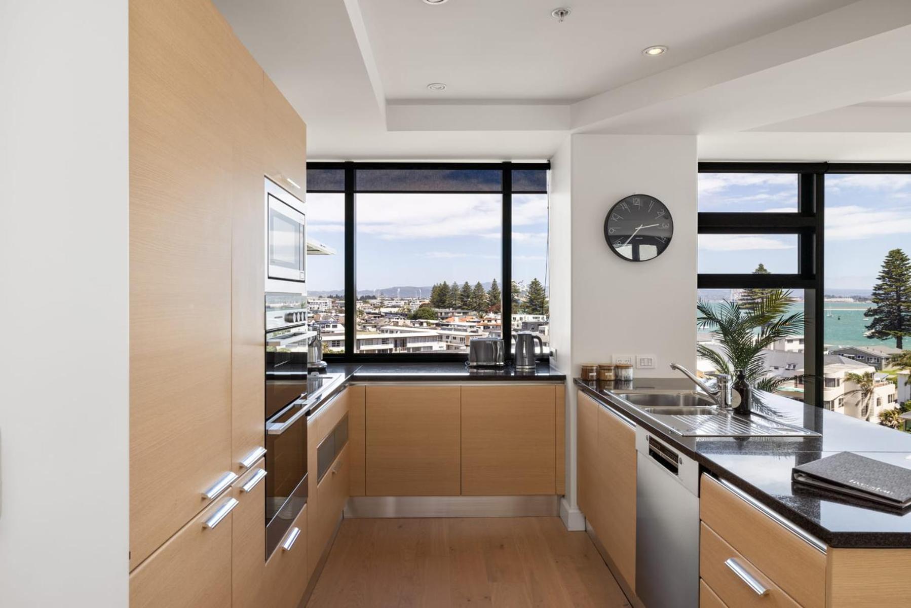 Luxury Ocean & Harbour Views - Heated Pool, Main Beach & Gym Mount Maunganui Exterior photo