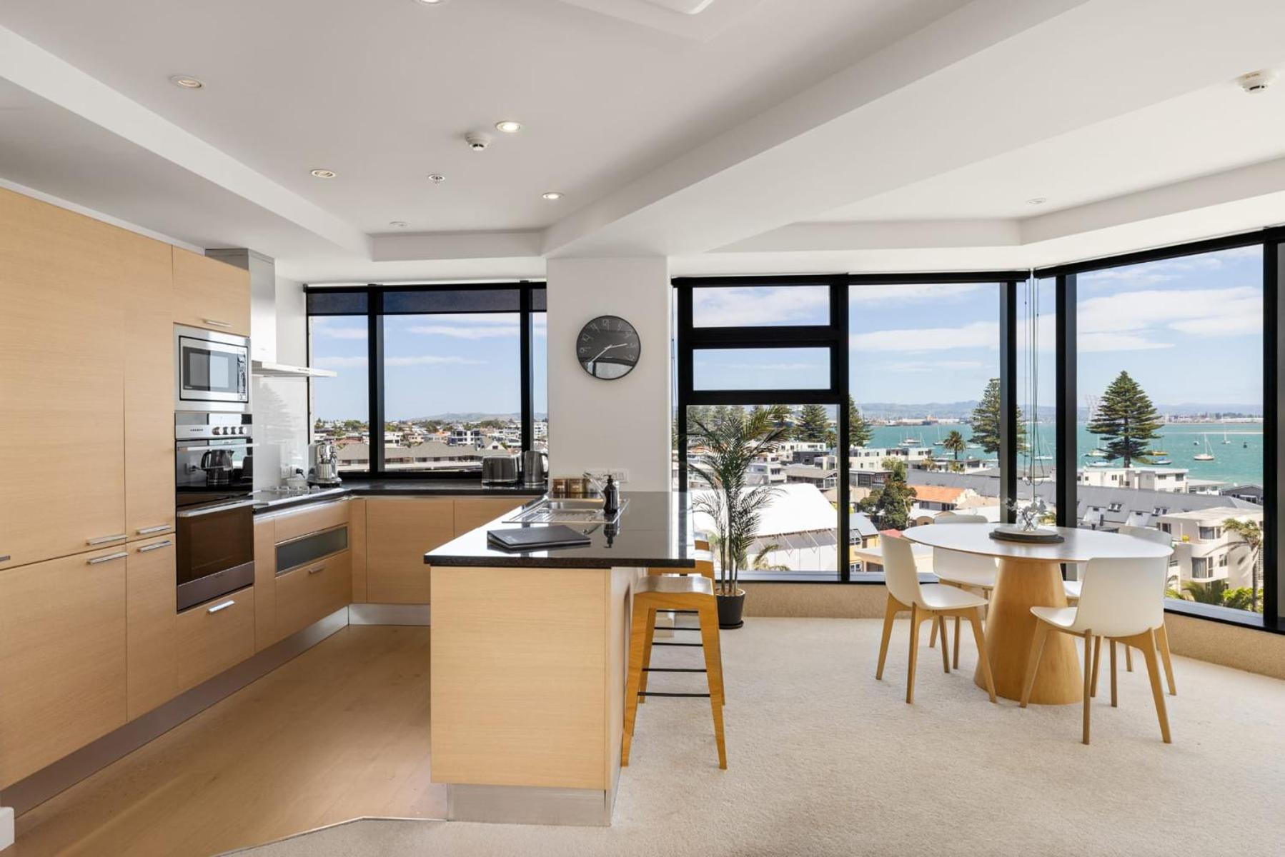 Luxury Ocean & Harbour Views - Heated Pool, Main Beach & Gym Mount Maunganui Exterior photo
